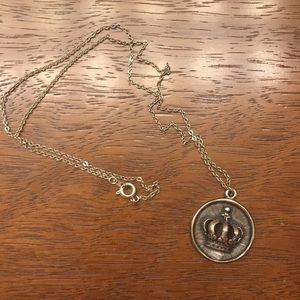 Crown pendant necklace